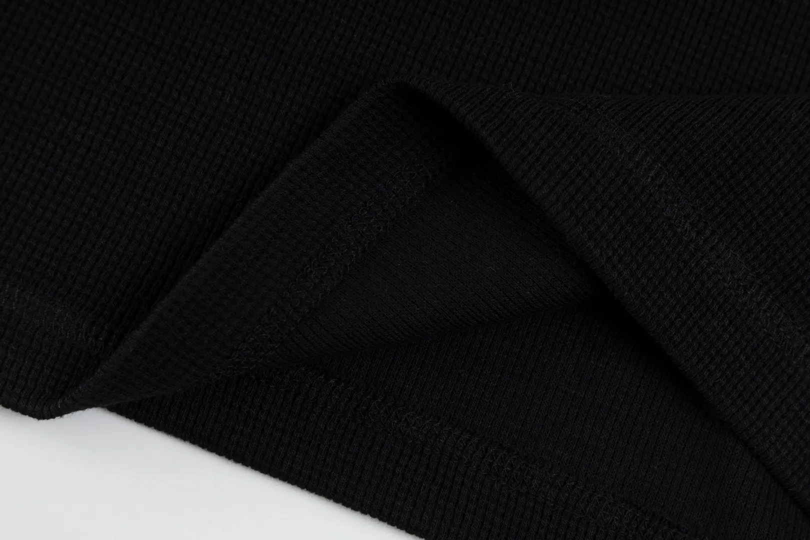 P196 #R79 Ralph Lauren/Ralph Lauren Waffle Henley Collar Open Button Sweater Exclusive Henry Collar Waffle Series Open Bust Sweater Exclusively customized with original grade waffle fabric, 100% cotton yarn imported machine-dyed weaving process, full texture, all collars, cuffs and hems are fixed and woven threads, full of high-quality quality, can be worn alone or matched, classic hot style Color Navy Blue Dark Gray Black White SIZE: S M L XL Shoulder width: 51.5/53/54.5/56 Bust: 108/112/116/120 Sleeve length: 60/61/62/63 Clothing length: 66.5/68/69.5/71